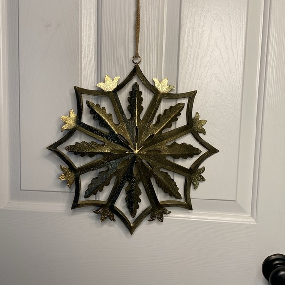 Metal Hanging Snowflake Decor - Picture 4 of 4